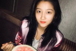 发妞吃瓜视频,揭秘网红发妞吃瓜视频背后的热点事件