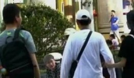 情侣大街吵架吃瓜视频