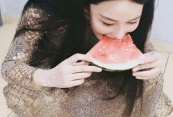 辽宁张馨予吃瓜事件视频,揭秘网络舆论的狂欢与反思