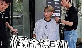 父女吵架吃瓜群众视频,吃瓜群众围观，一场家庭矛盾的直播秀