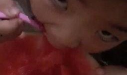 8个月宝宝吃瓜的视频