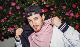 吃瓜博主两个男的视频,揭秘两位男星幕后互动幕后花絮