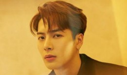 白衣男子疯狂吃瓜视频,白衣男子疯狂吃瓜，网友直呼“太解压”