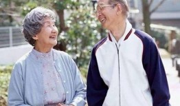 老人家吃瓜的视频素材下载,跟随老人家体验传统吃瓜乐趣