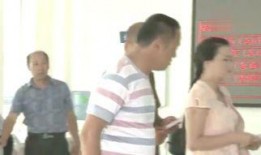 父女吵架吃瓜群众视频,吃瓜群众围观，一场家庭矛盾的直播秀