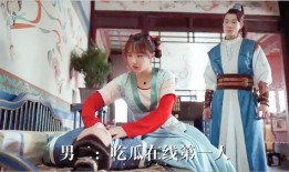 白衣男子疯狂吃瓜视频,白衣男子疯狂吃瓜，网友直呼“太解压”