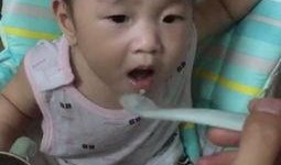 8个月宝宝吃瓜的视频