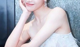 明星吃瓜钟楚曦视频,明星日常趣味瞬间引网友热议