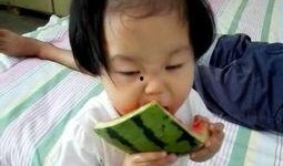 闺女吃瓜和儿子吃瓜视频