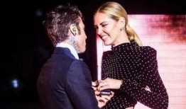 吃瓜博主两个男的视频,揭秘两位男星幕后互动幕后花絮