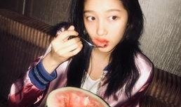 发妞吃瓜视频,揭秘网红发妞吃瓜视频背后的热点事件