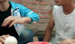 吃生瓜的搞笑视频