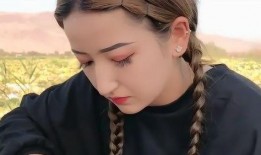 新疆吃瓜美女图片视频,瓜果飘香下的美丽瞬间