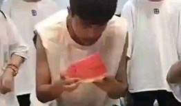 一妙吃瓜比赛视频,瓜王争霸，笑料横生！
